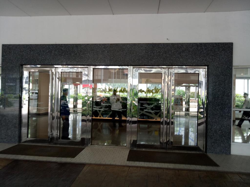 Chin'S Place Sea Residences Moa Manila Exteriör bild