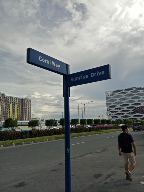 Chin'S Place Sea Residences Moa Manila Exteriör bild